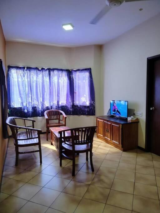 Homestay Elina - Cheap And Cosy 波德申 外观 照片