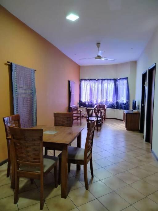 Homestay Elina - Cheap And Cosy 波德申 外观 照片